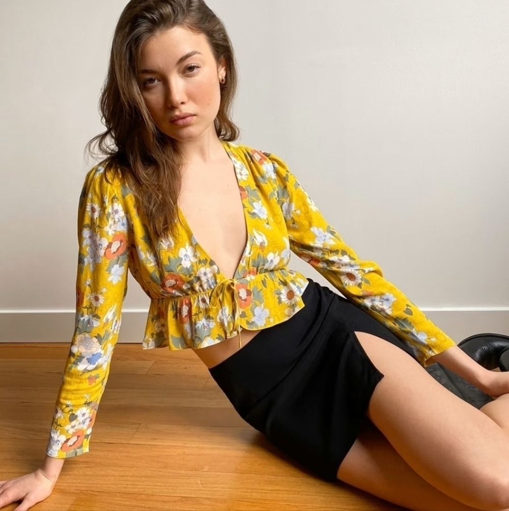 Aritzia Sunday Best Cropped Tie Blouse M